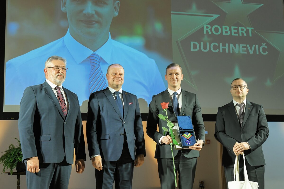 Mer rejonu wileńskiego Robert Duchniewicz został uhonorowany Srebrną Gwiazdą Honorową (zdjęcie: Wileńska Izba Handlu, Przemysłu i Rzemiosła)